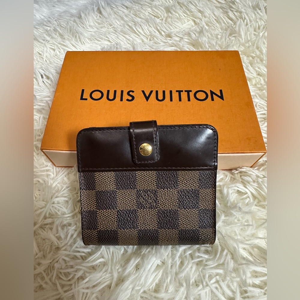 Louis Vuitton short wallet Damier